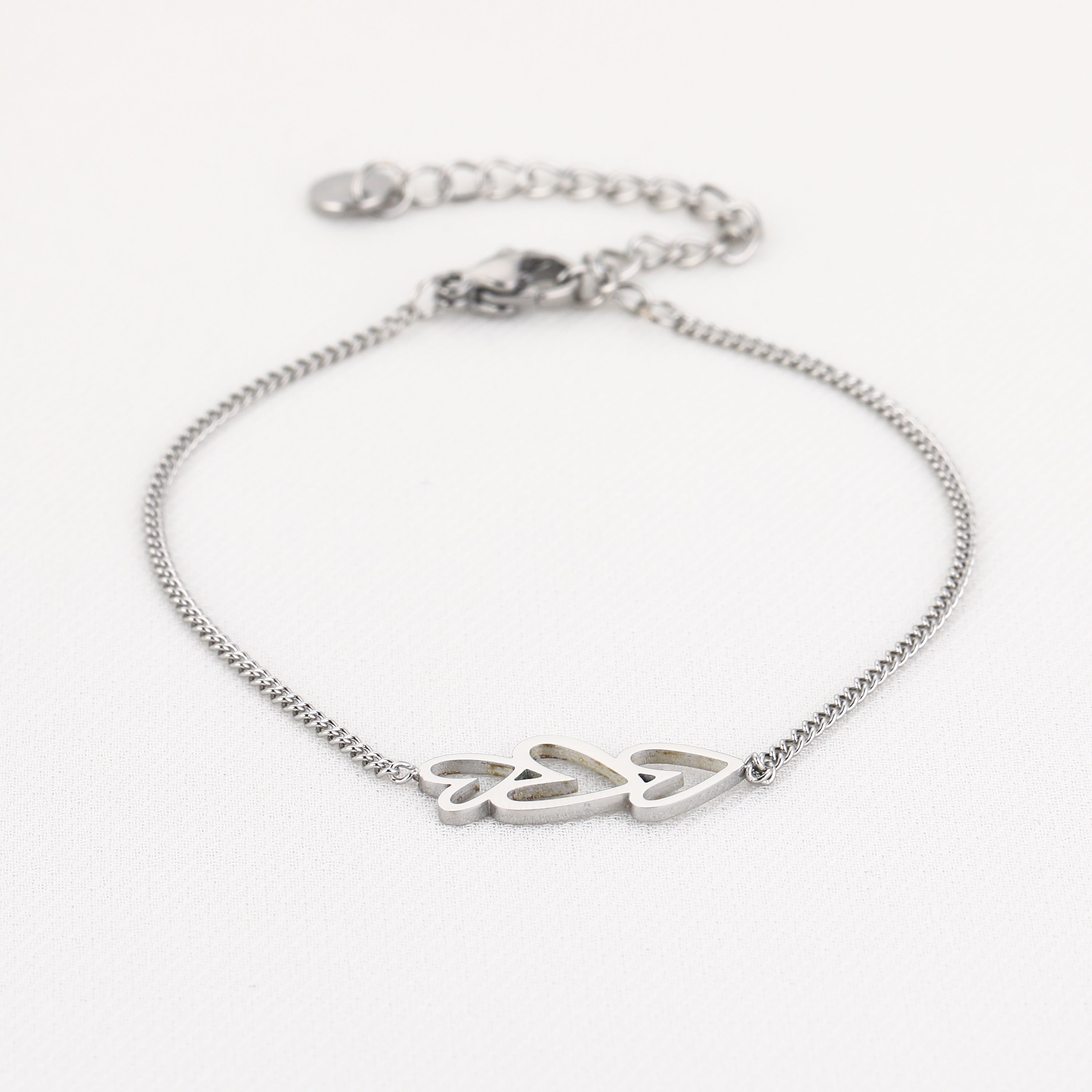 Armband met drie hartjes
