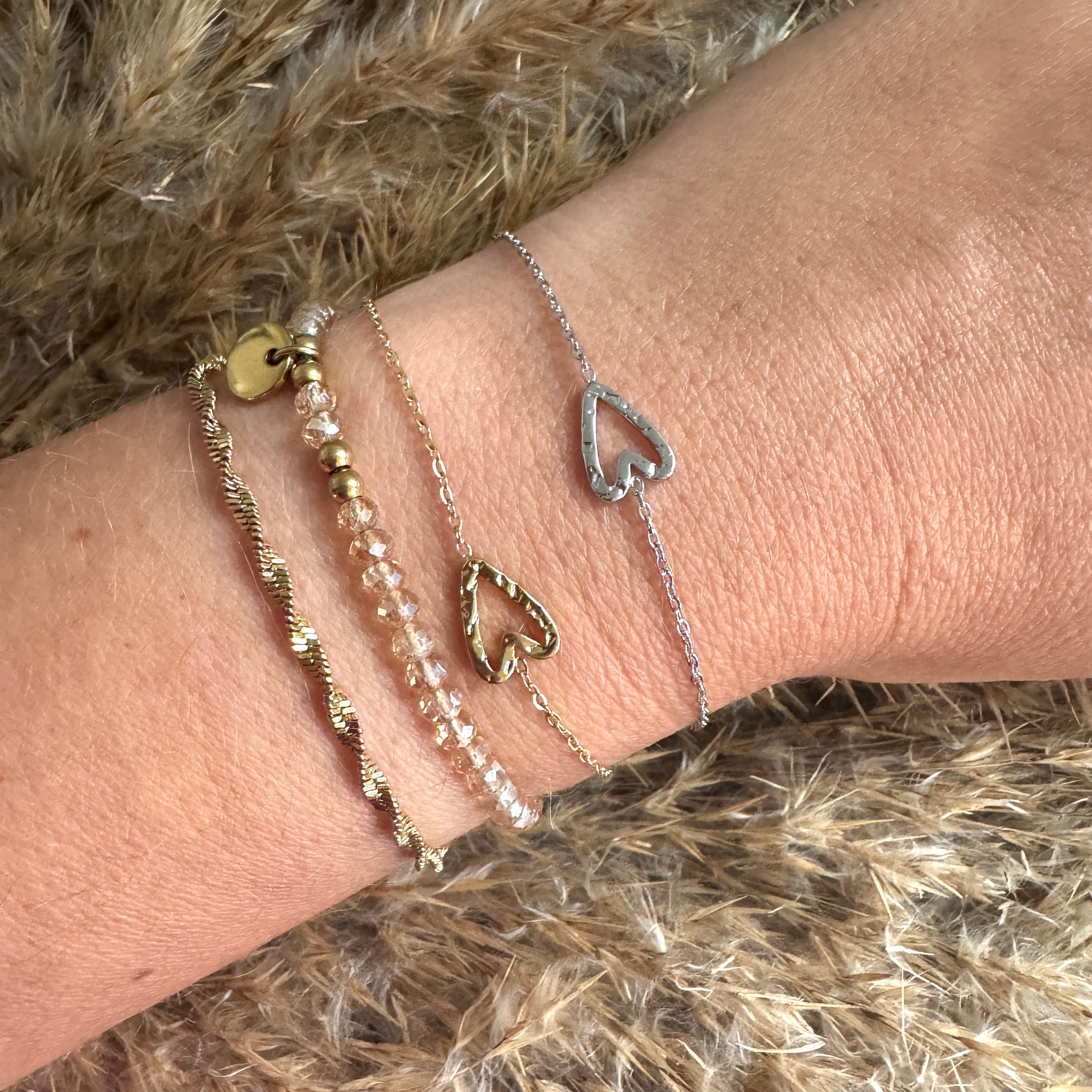 Armbandje met hartje