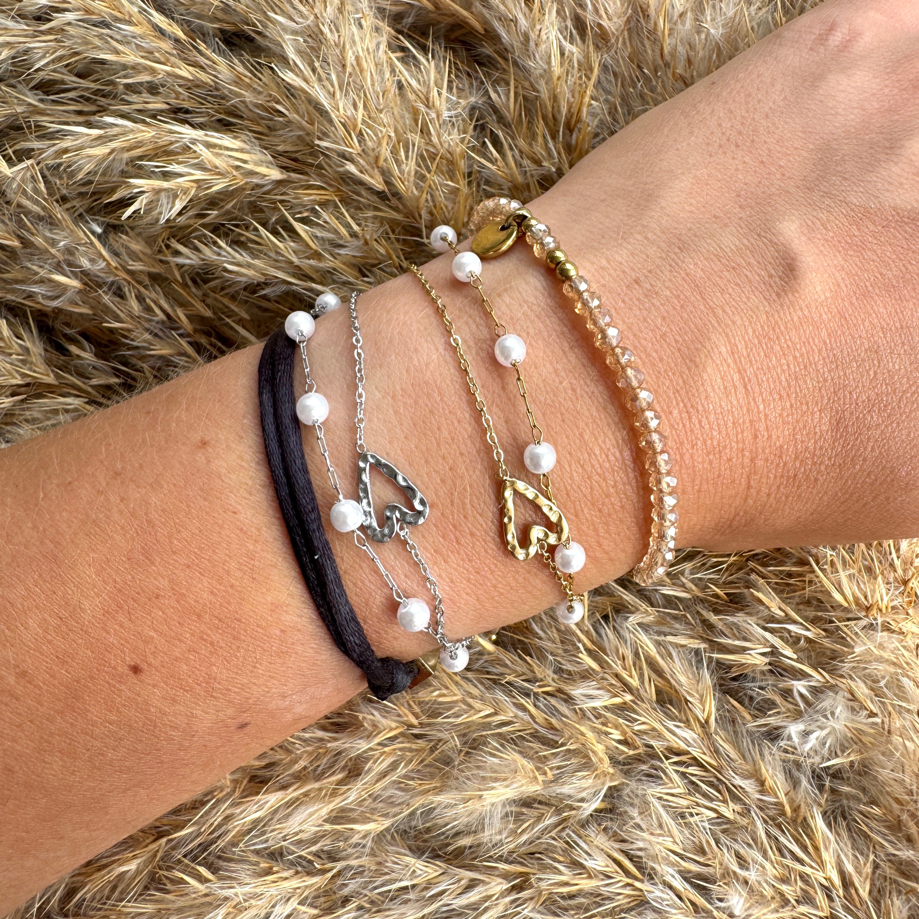 Bracelet avec coeurs et perles