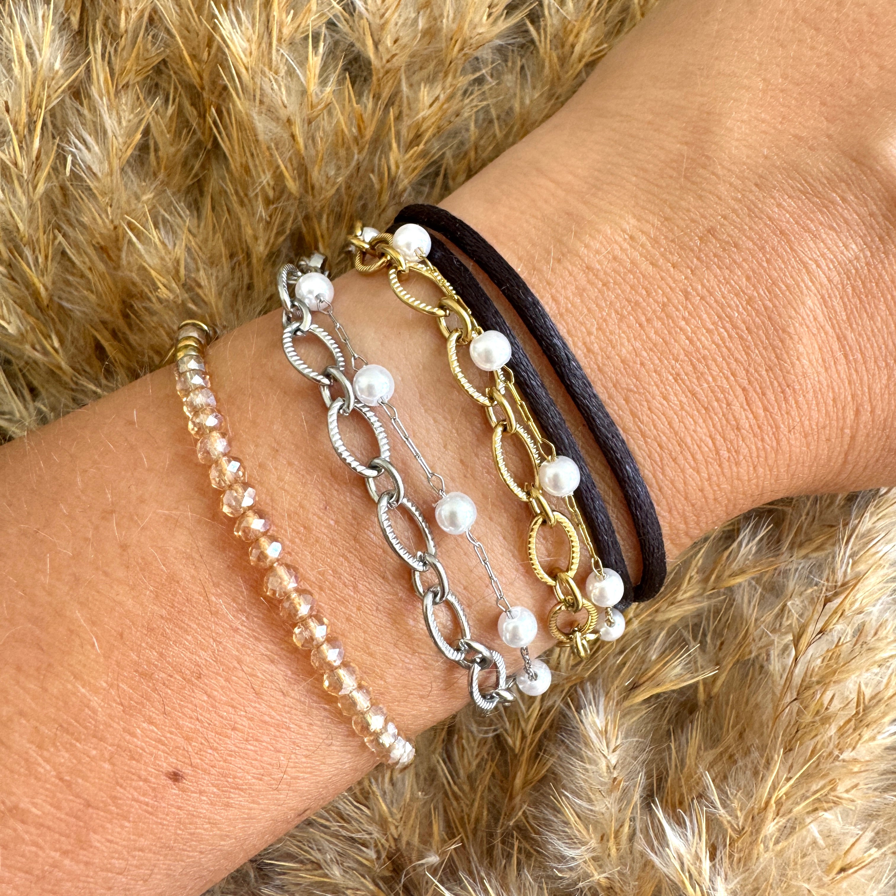 Doppeltes Armband mit Perlen