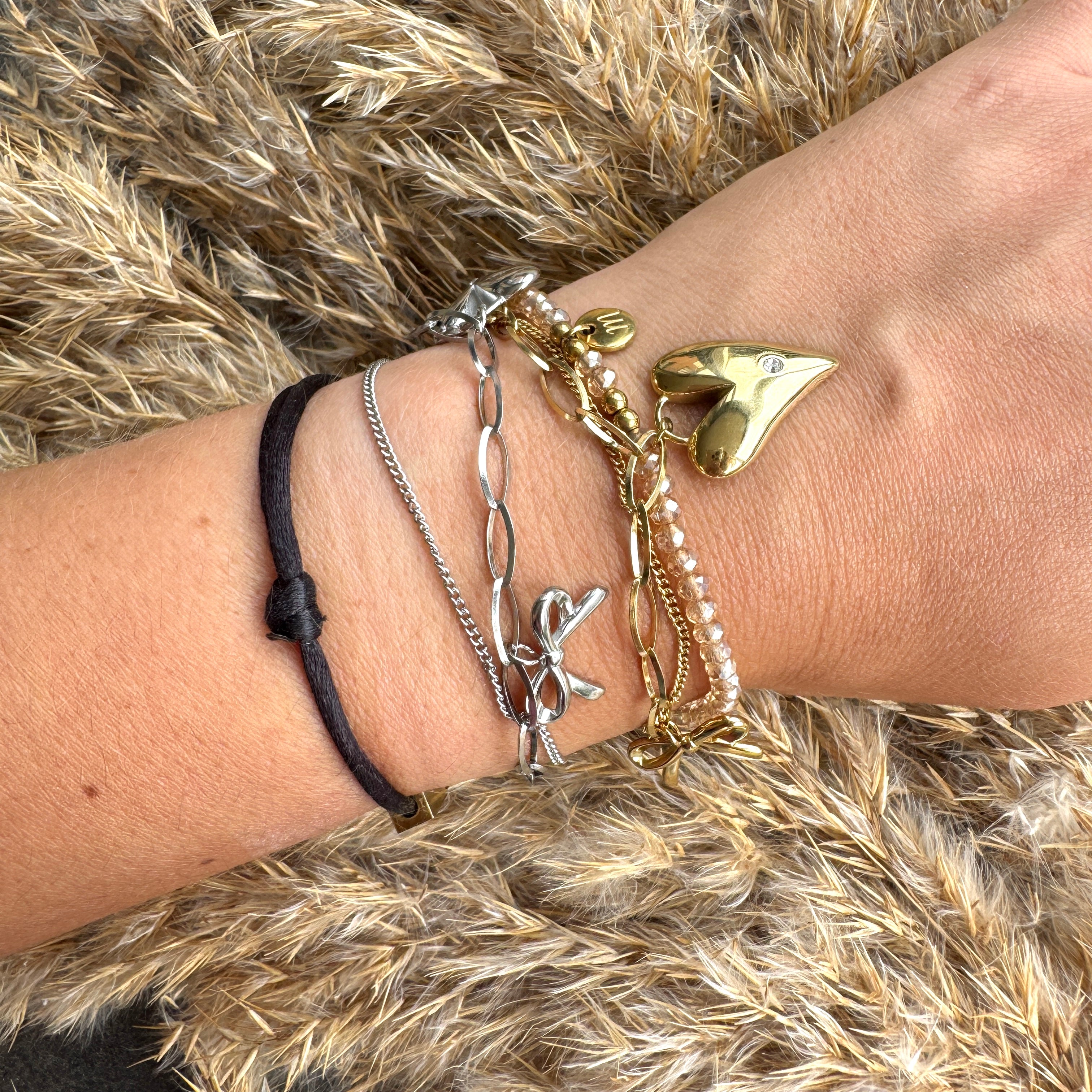 Dubbele armband met parel en bedels