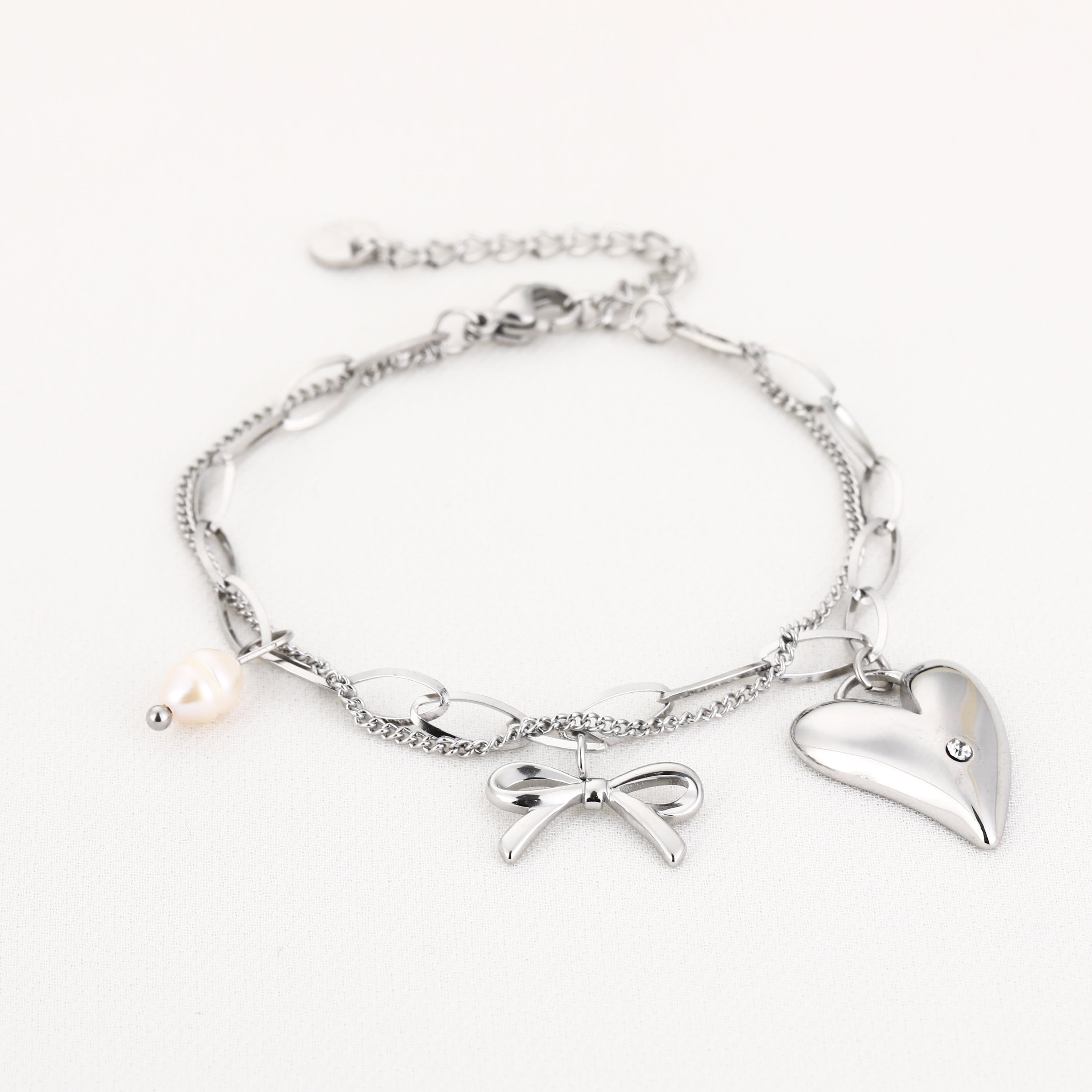 Dubbele armband met parel en bedels