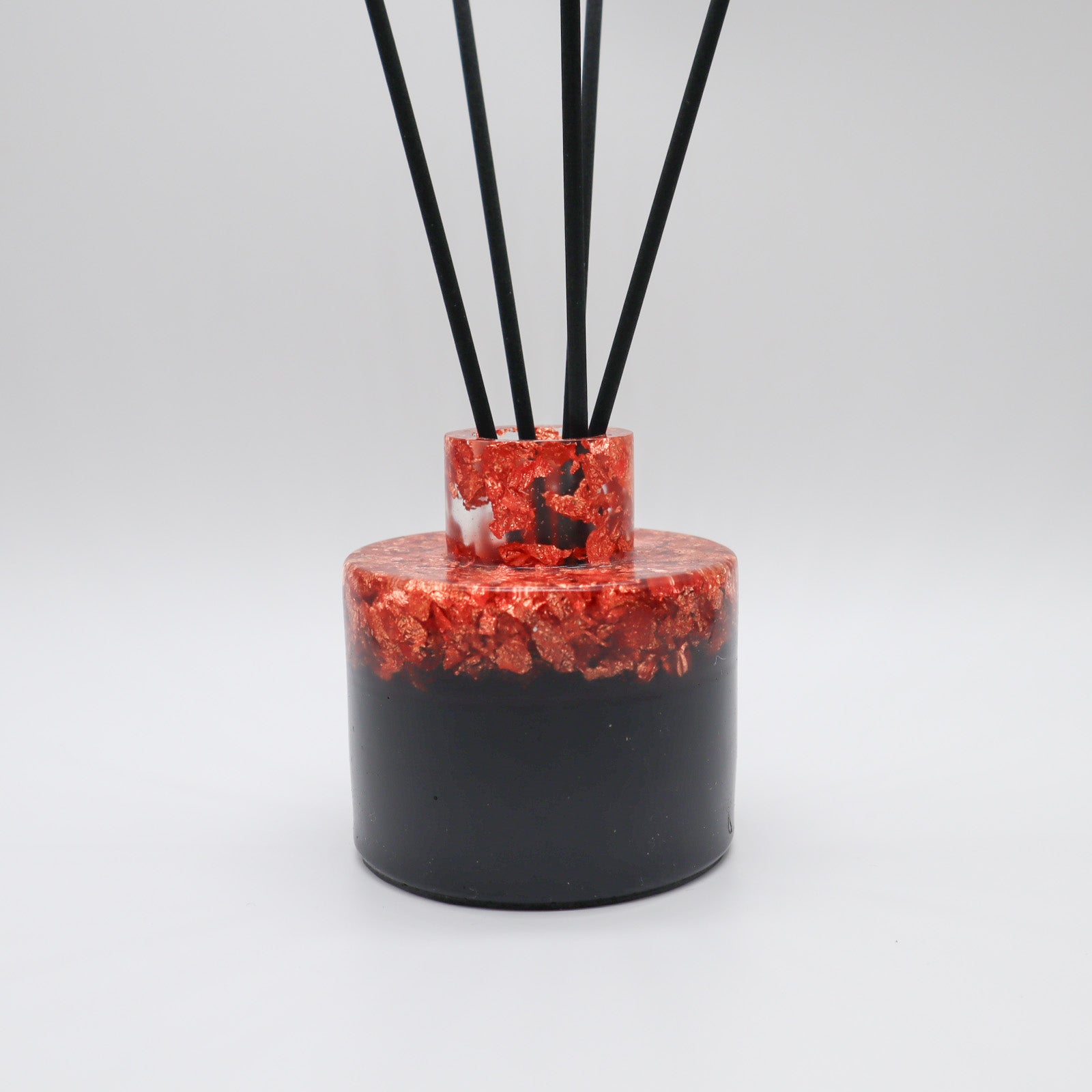 Petit porte-bâtonnet de parfum rond noir avec paillettes dorées