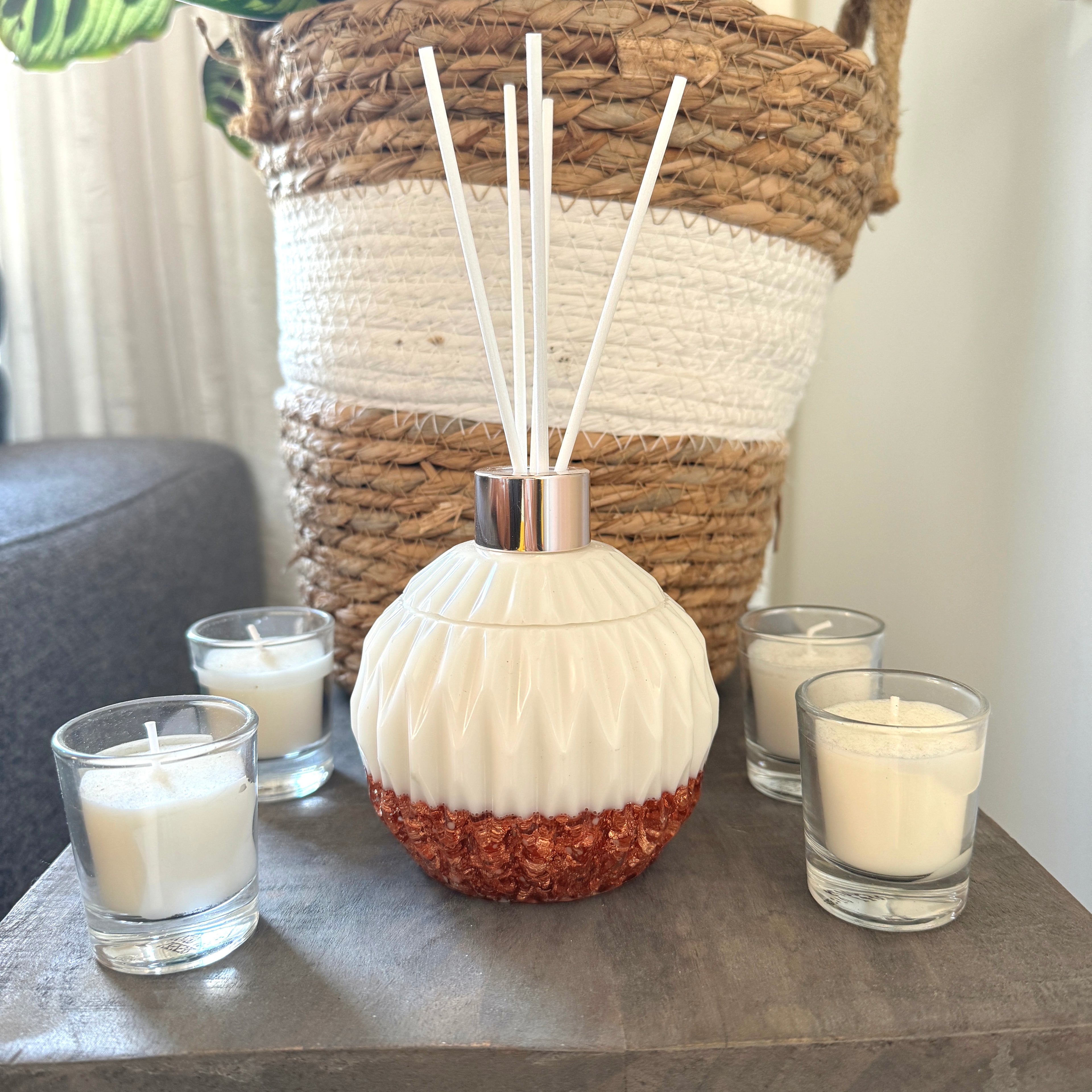 Wit met vlokken geurstokjeshouder