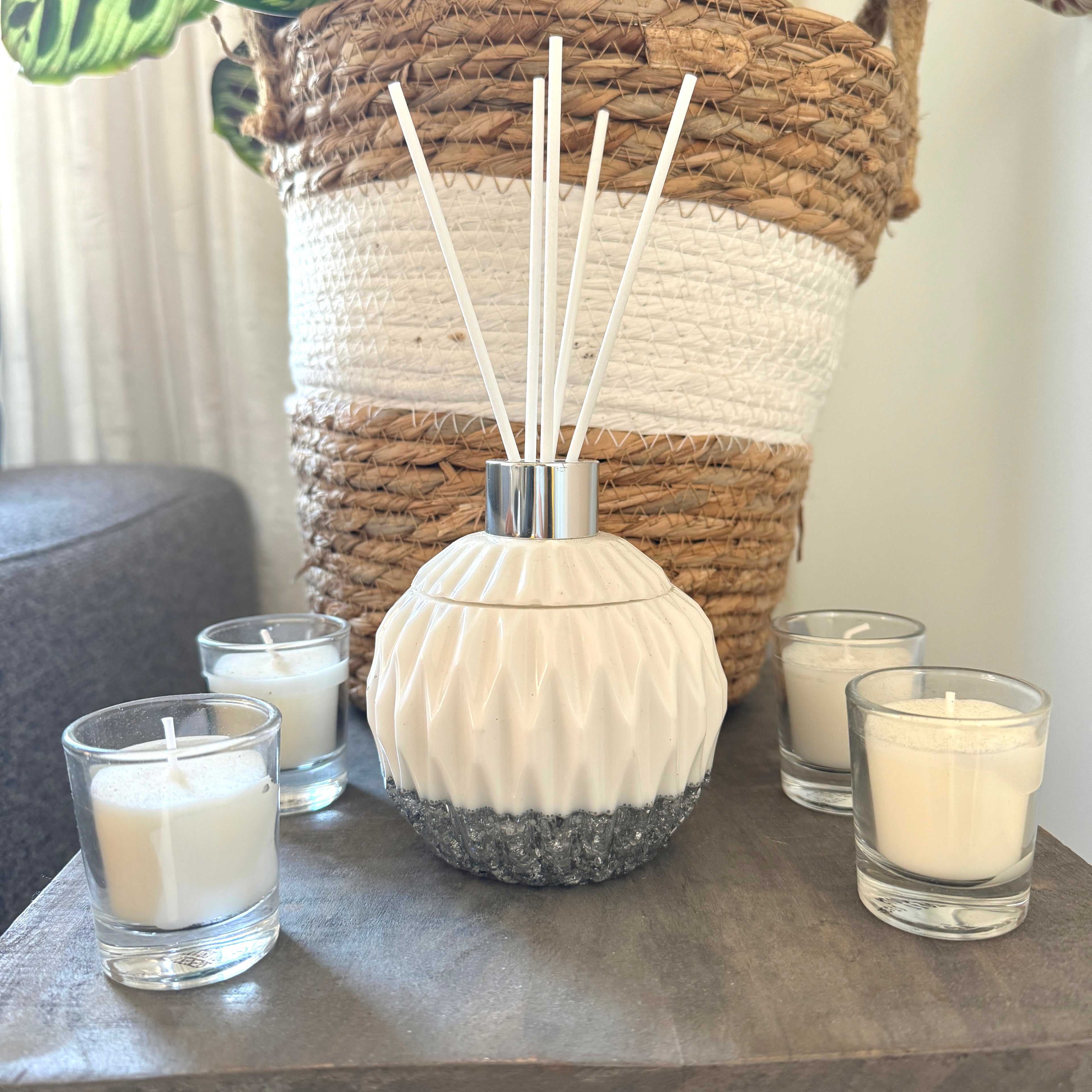 Wit met vlokken geurstokjeshouder