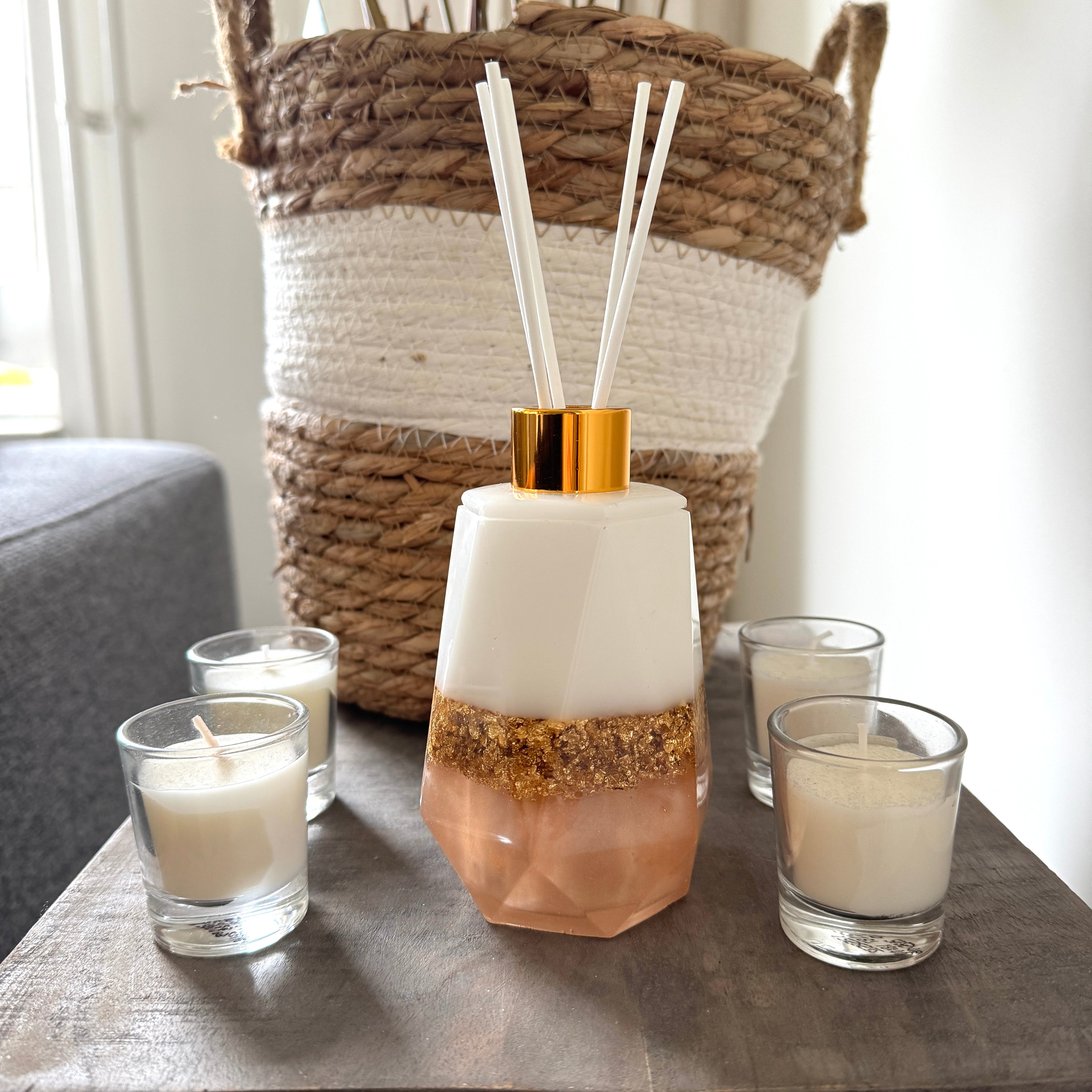 Geurstokjes houder zes-kant wit goudvlokken en champagne