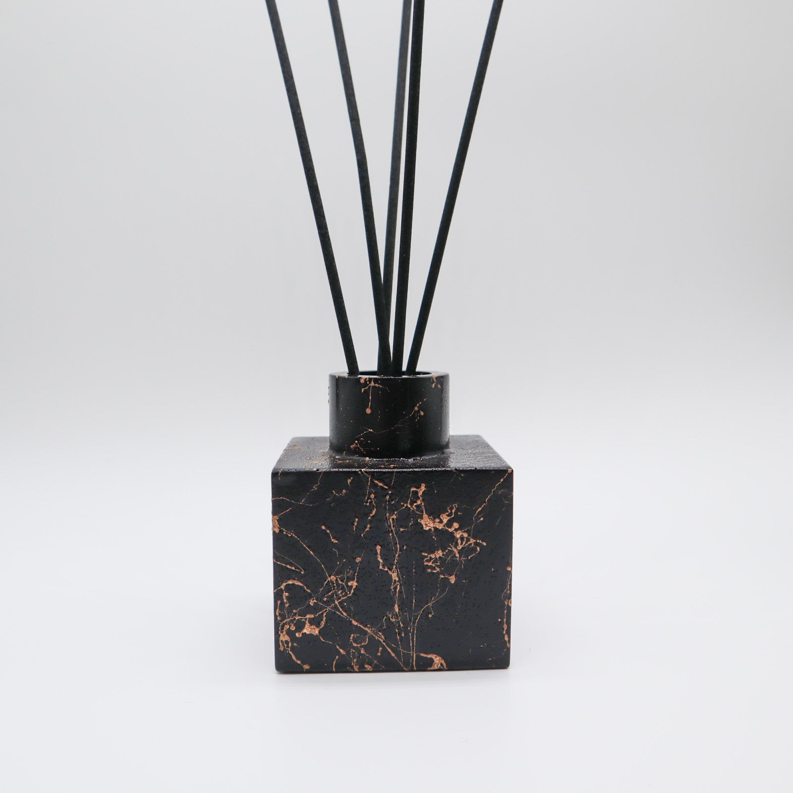 Geurstokjes houder klein vierkant zwart marmer goud