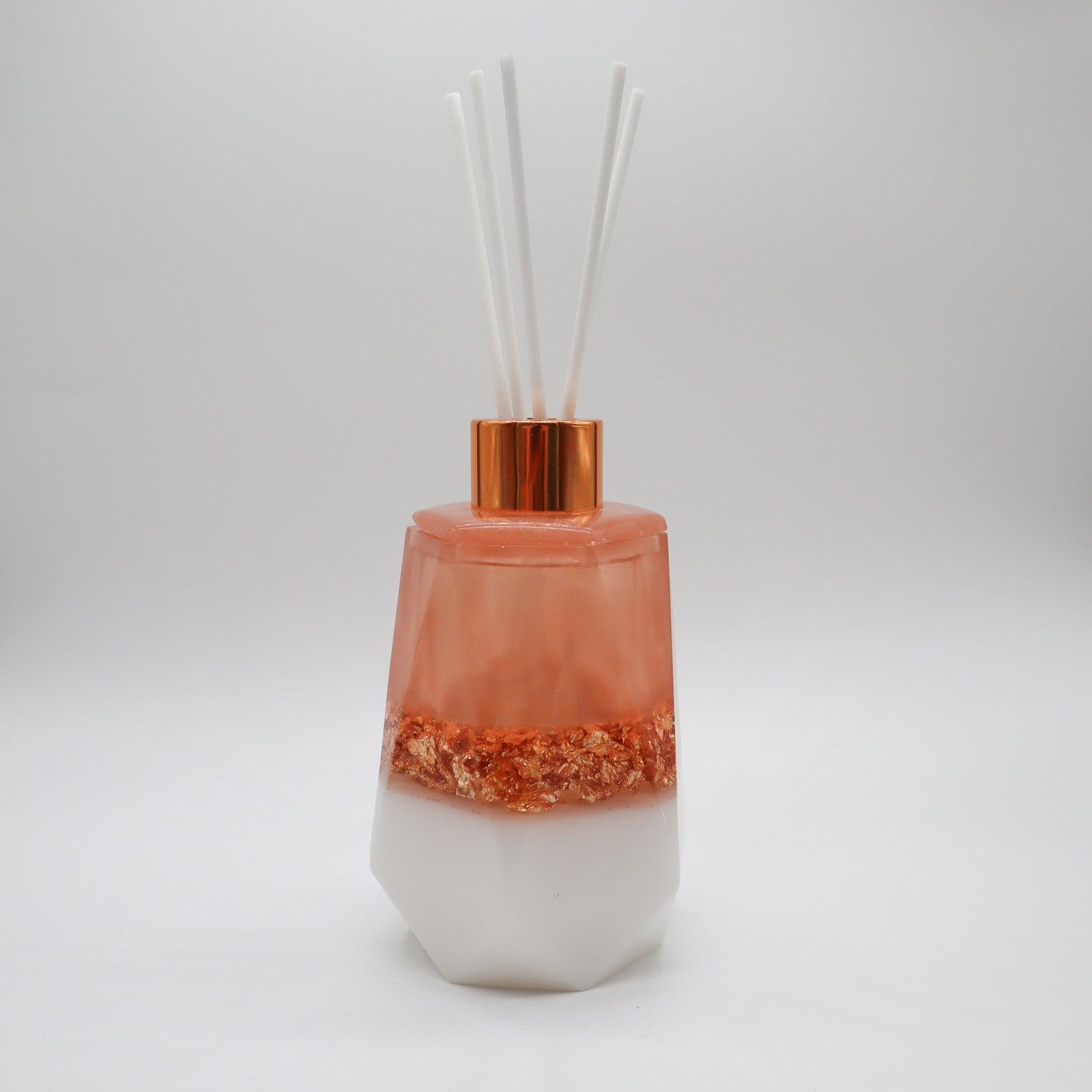 Geurstokjes houder zes-kant champagne, goudvlokken en wit