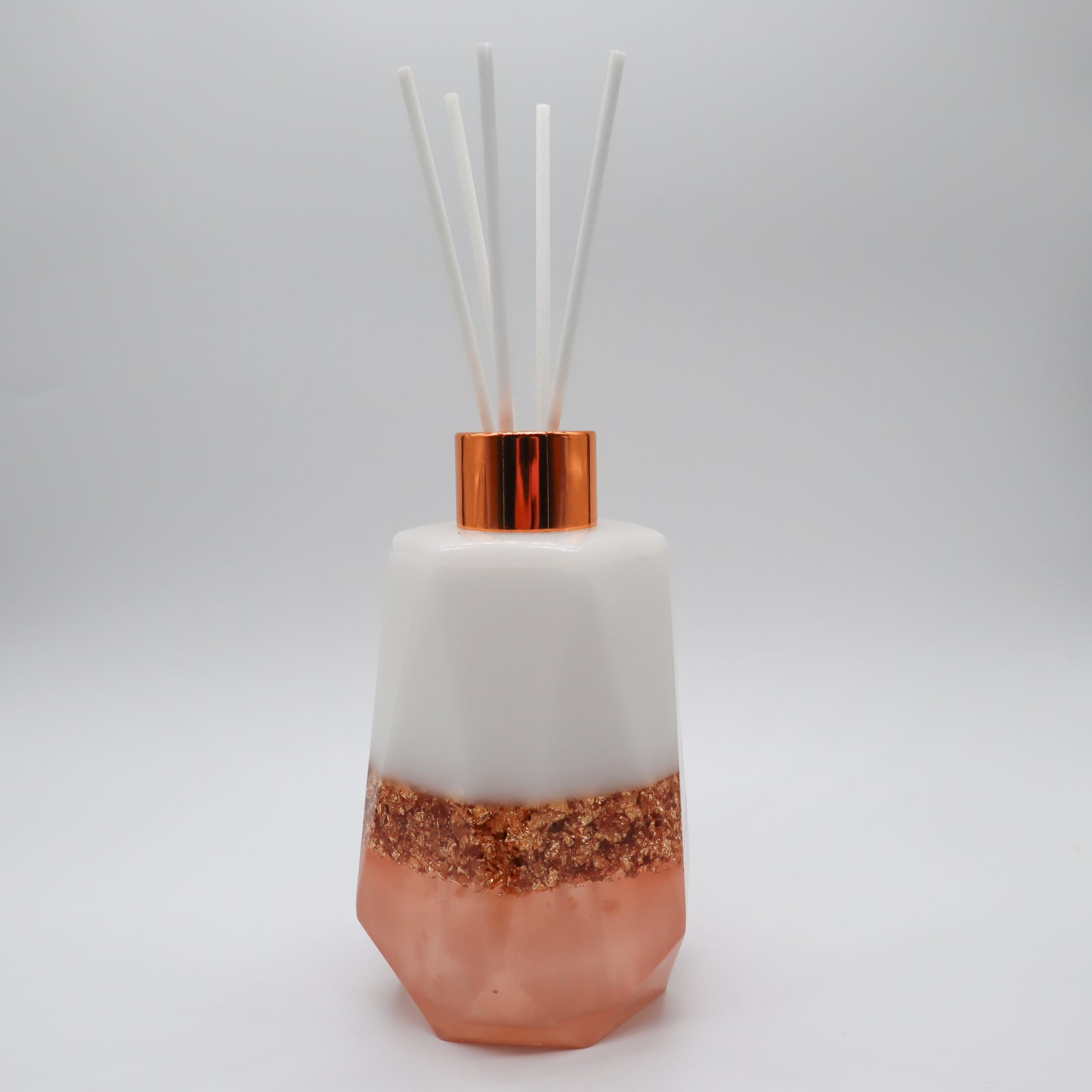 Geurstokjes houder zes-kant wit goudvlokken en champagne