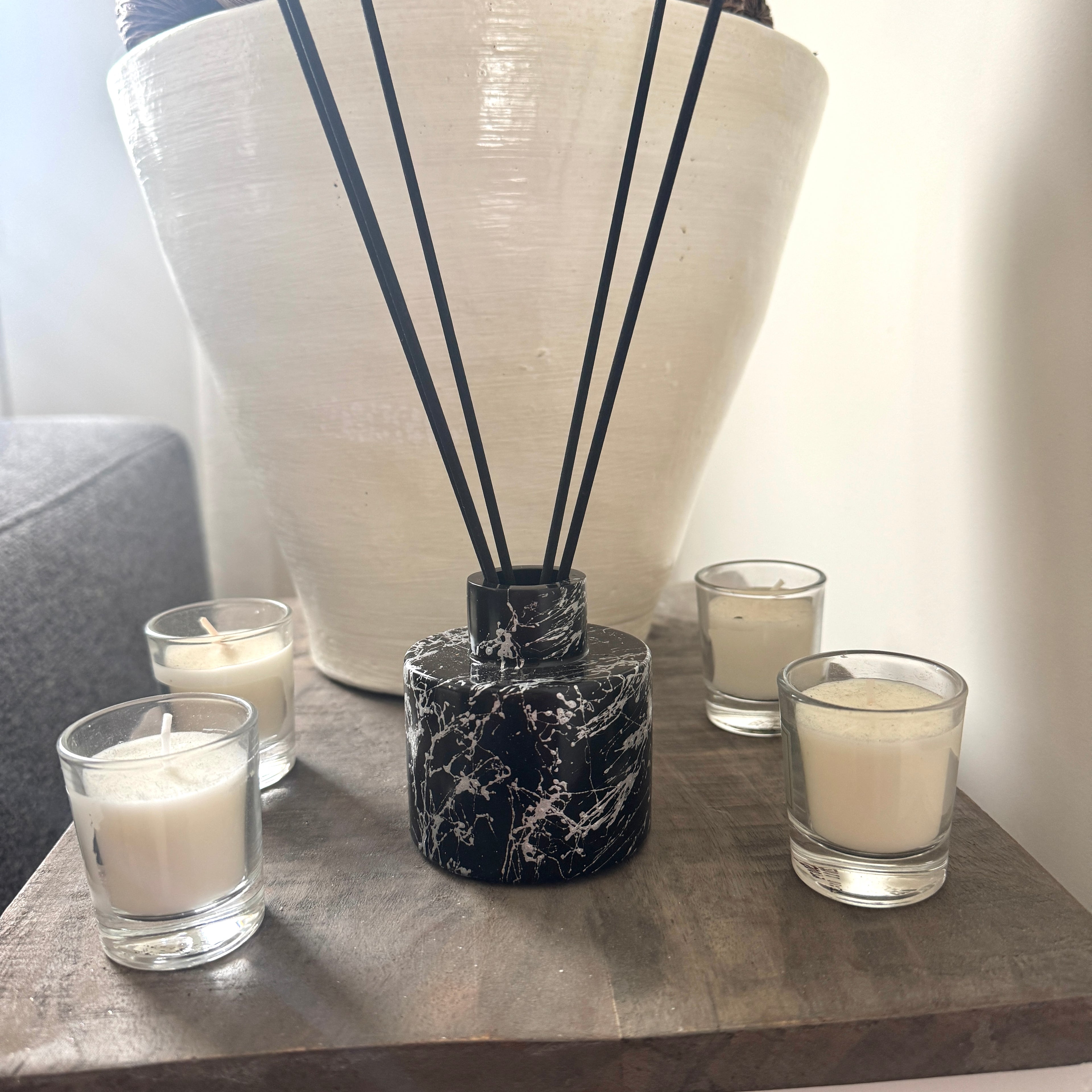 Geurstokjes houder klein rond zwart marmer