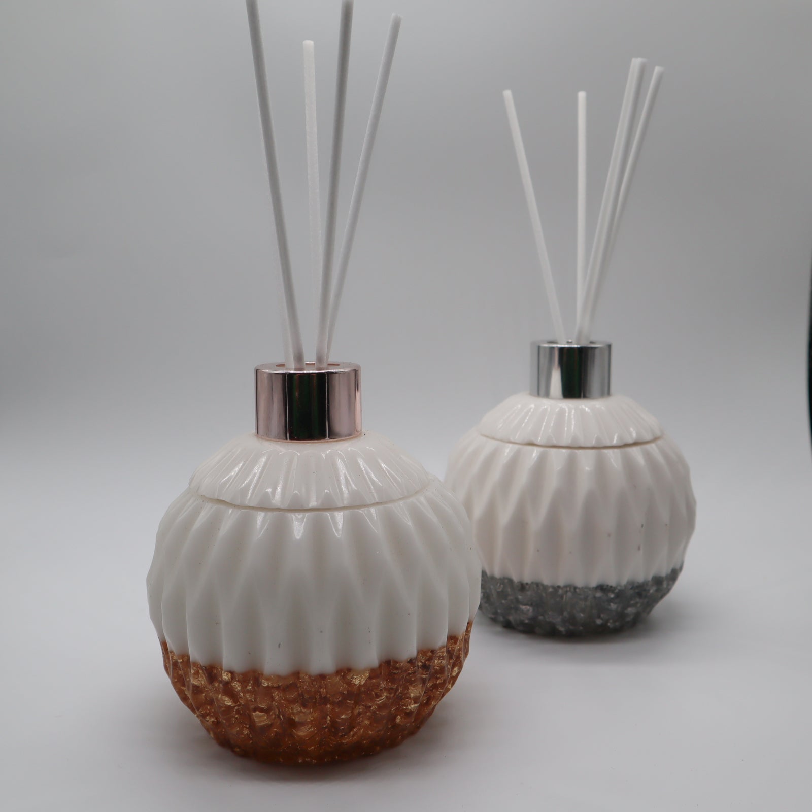 Wit met vlokken geurstokjeshouder