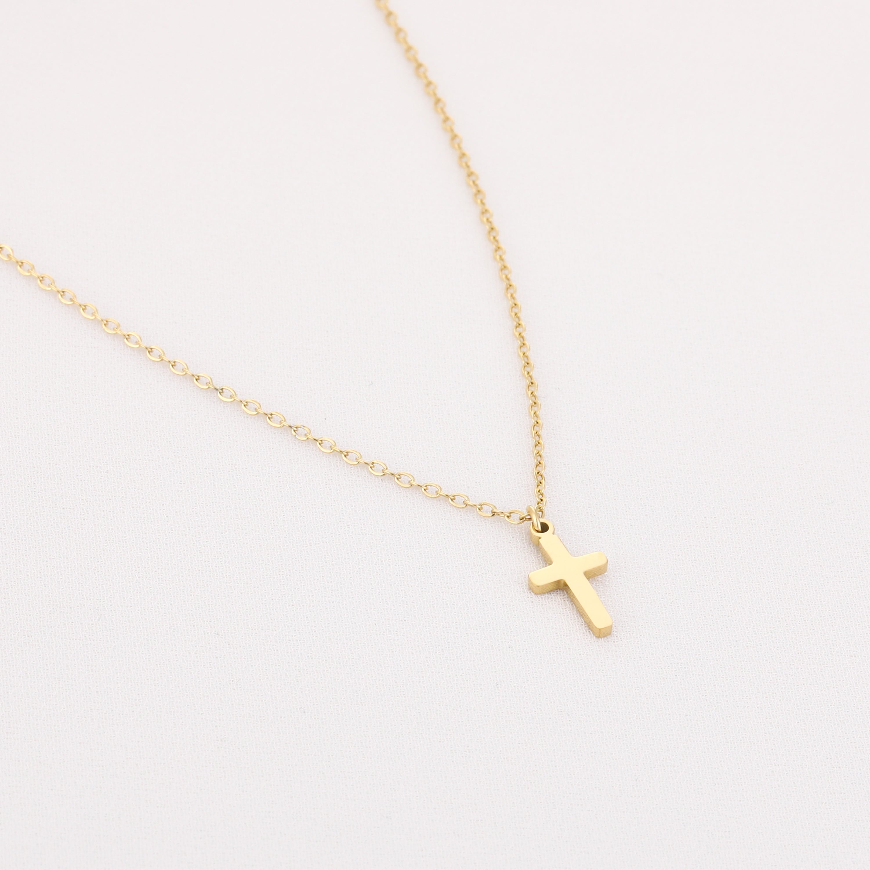 Halskette mit Kreuz
