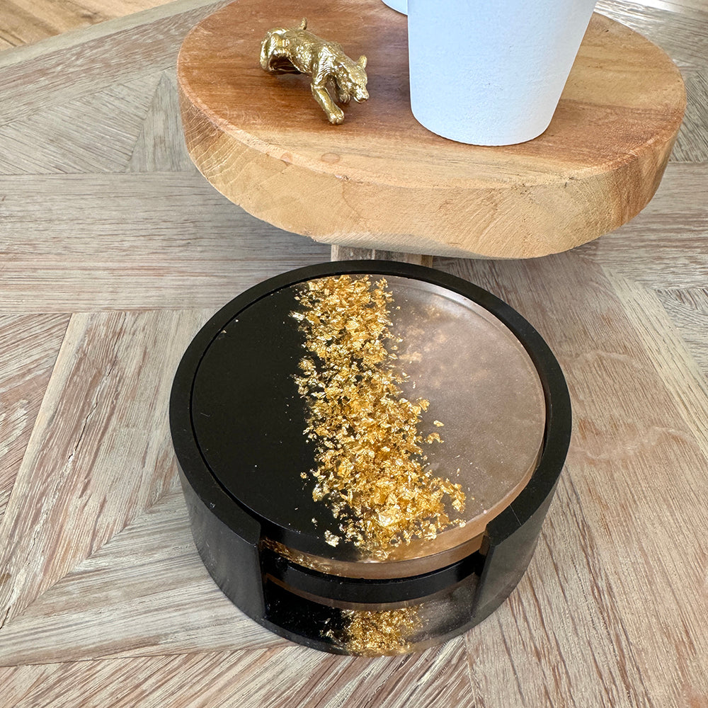 Goudvlokken, champagne en zwart onderzetters met houder