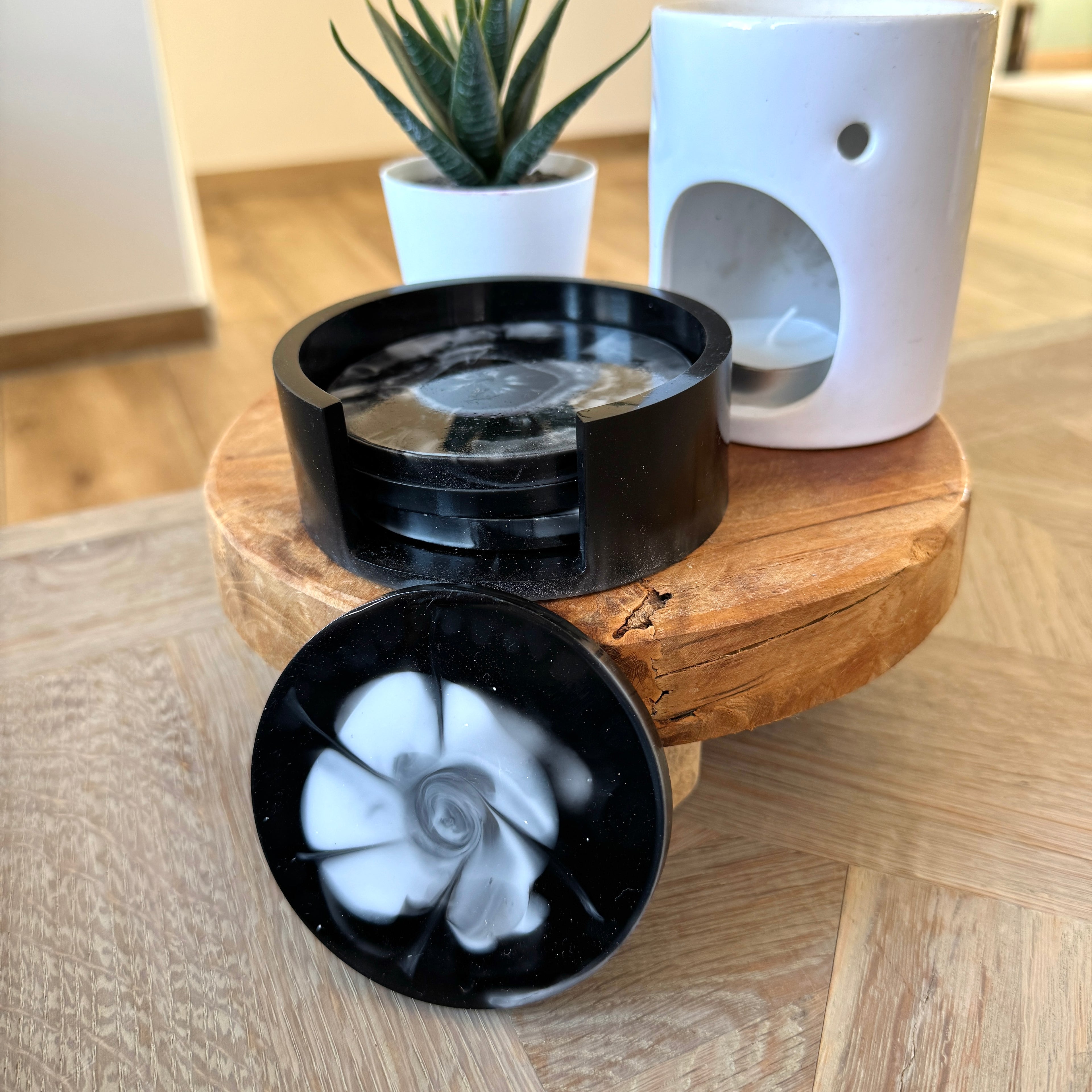 Onderzetters zwart met witte details