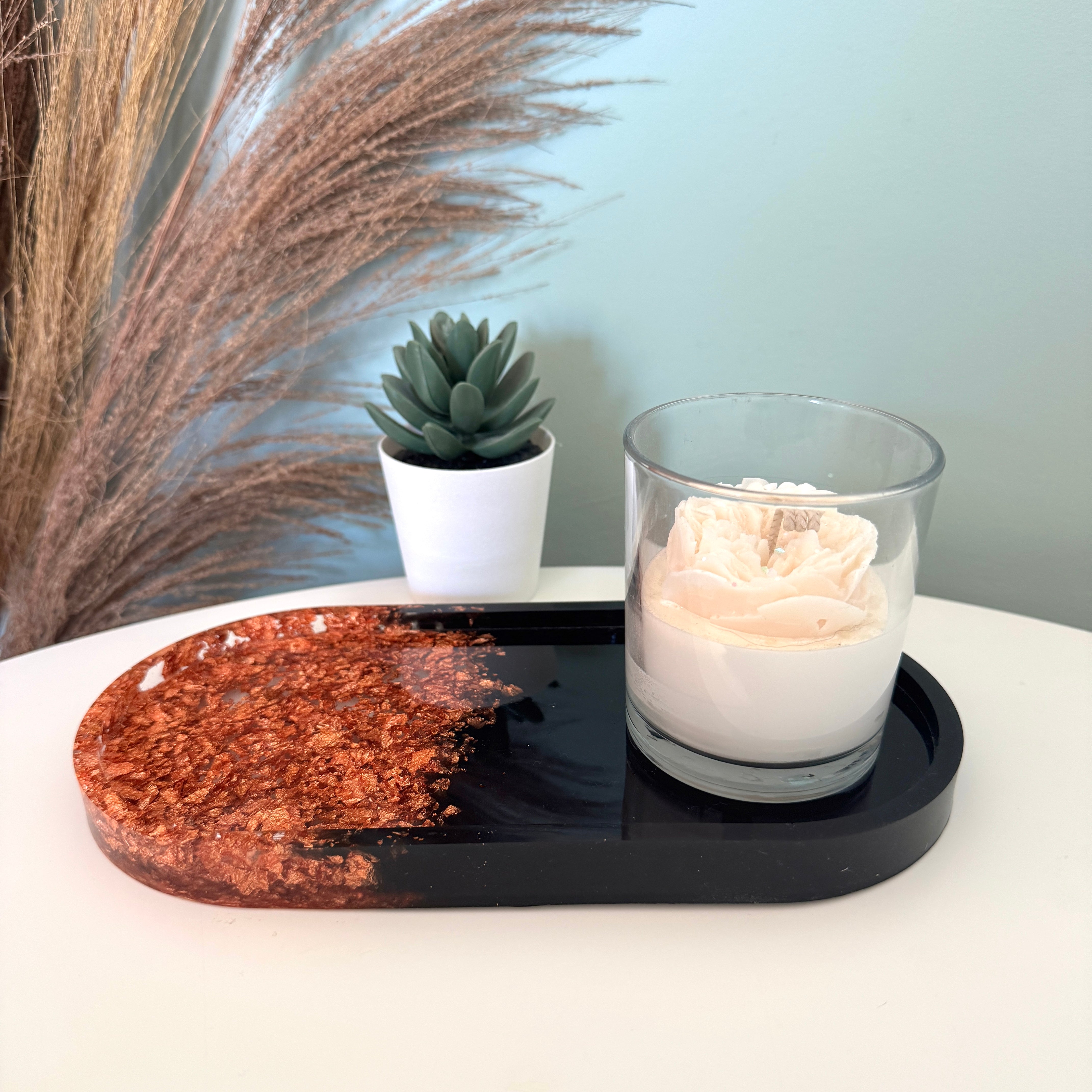 Große schwarze und flockige Platte