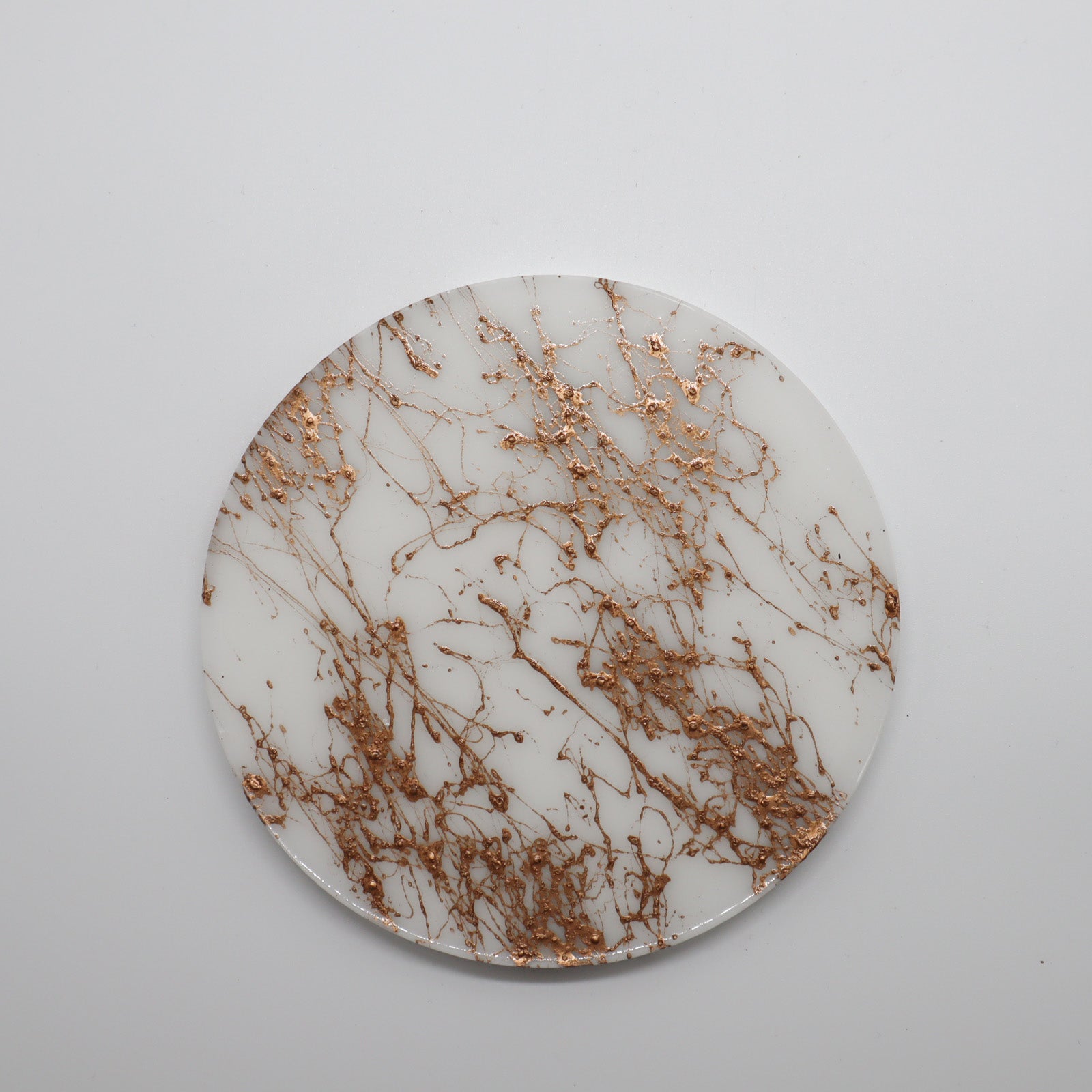 Petit plateau rond en marbre blanc