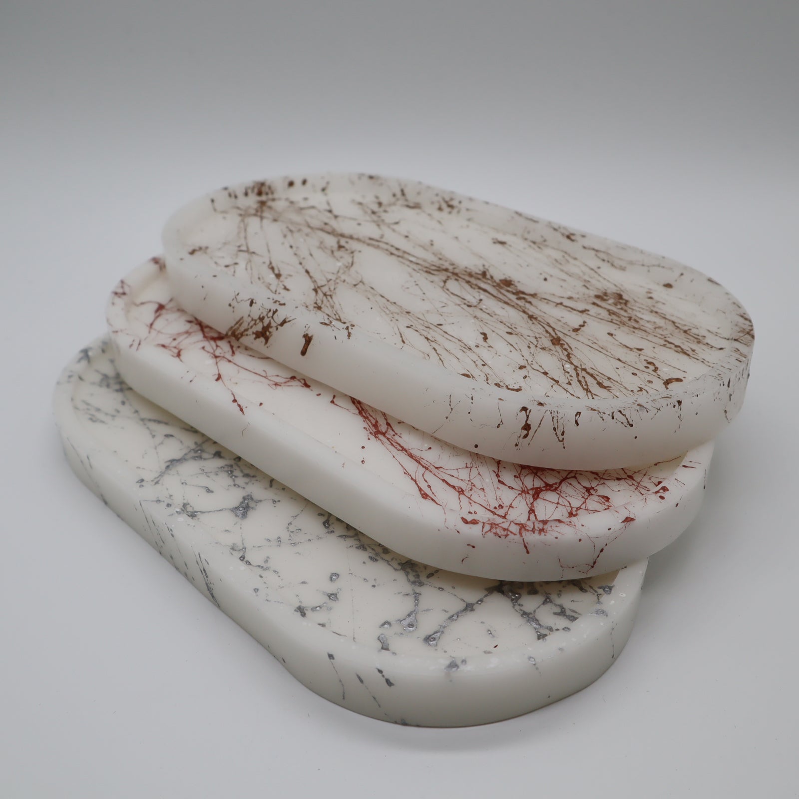 Kleines Plateau aus weißem Marmor