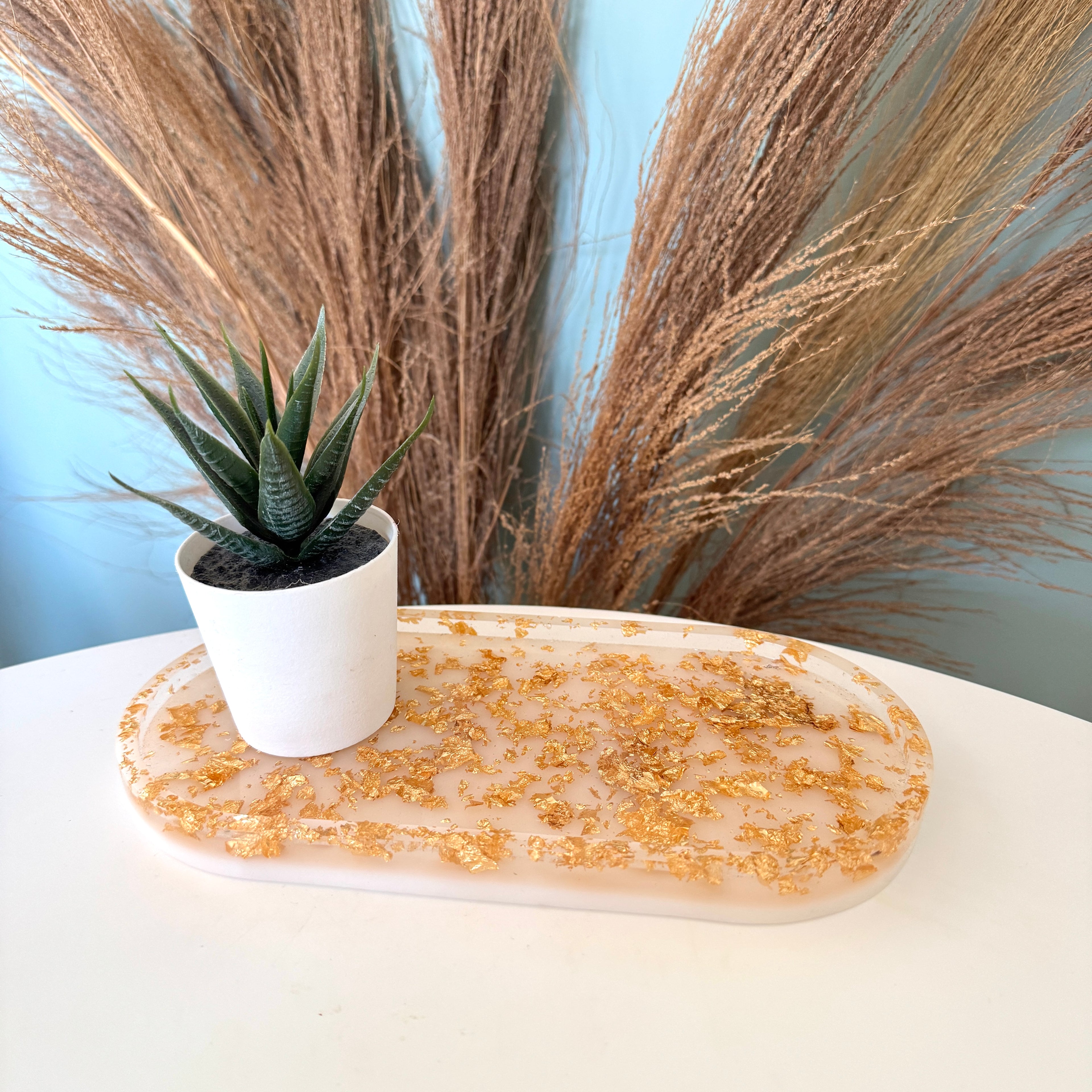 Großes weißes Tablett komplett abgeblättert