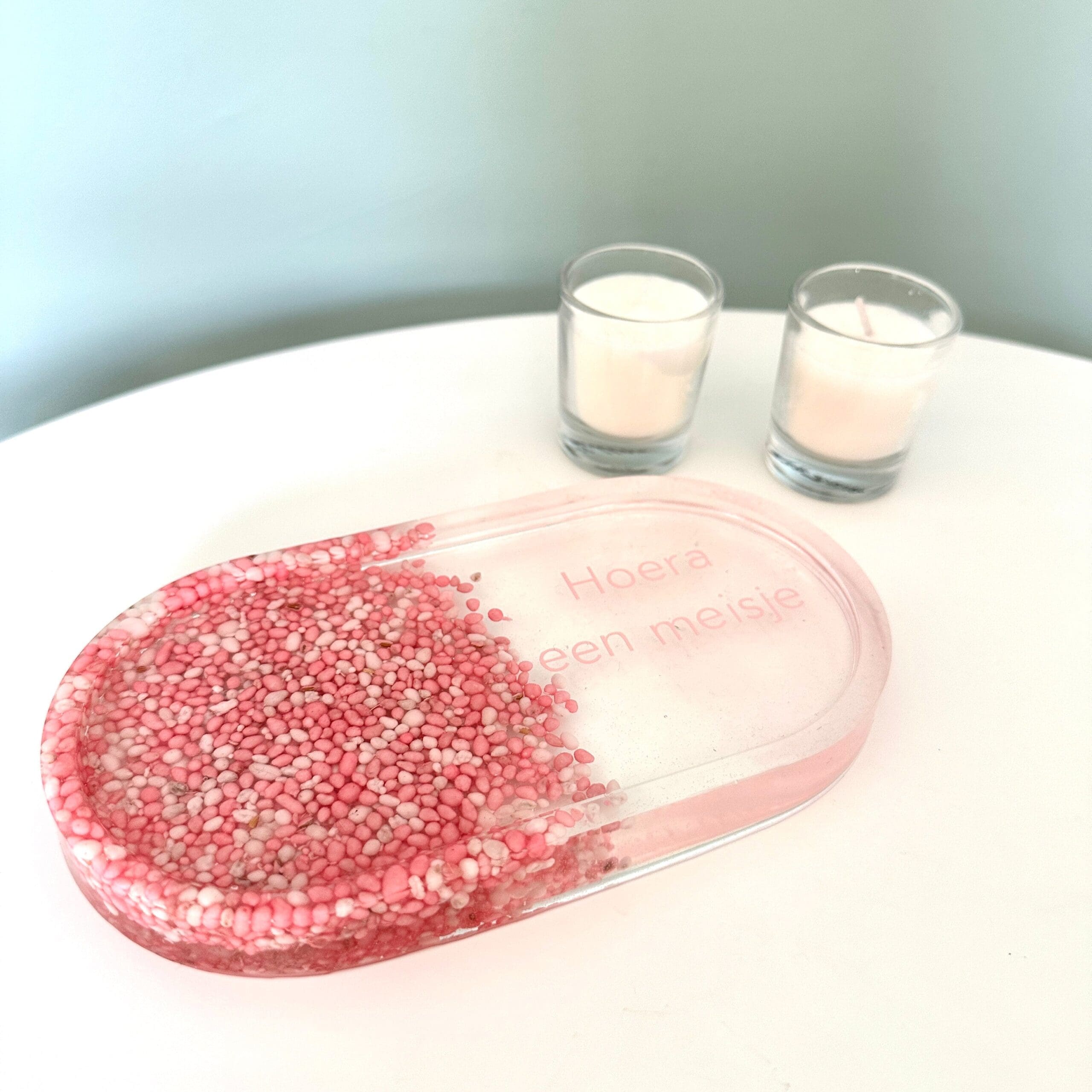 Kleines Plateau 'Hurra, ein Mädchen'