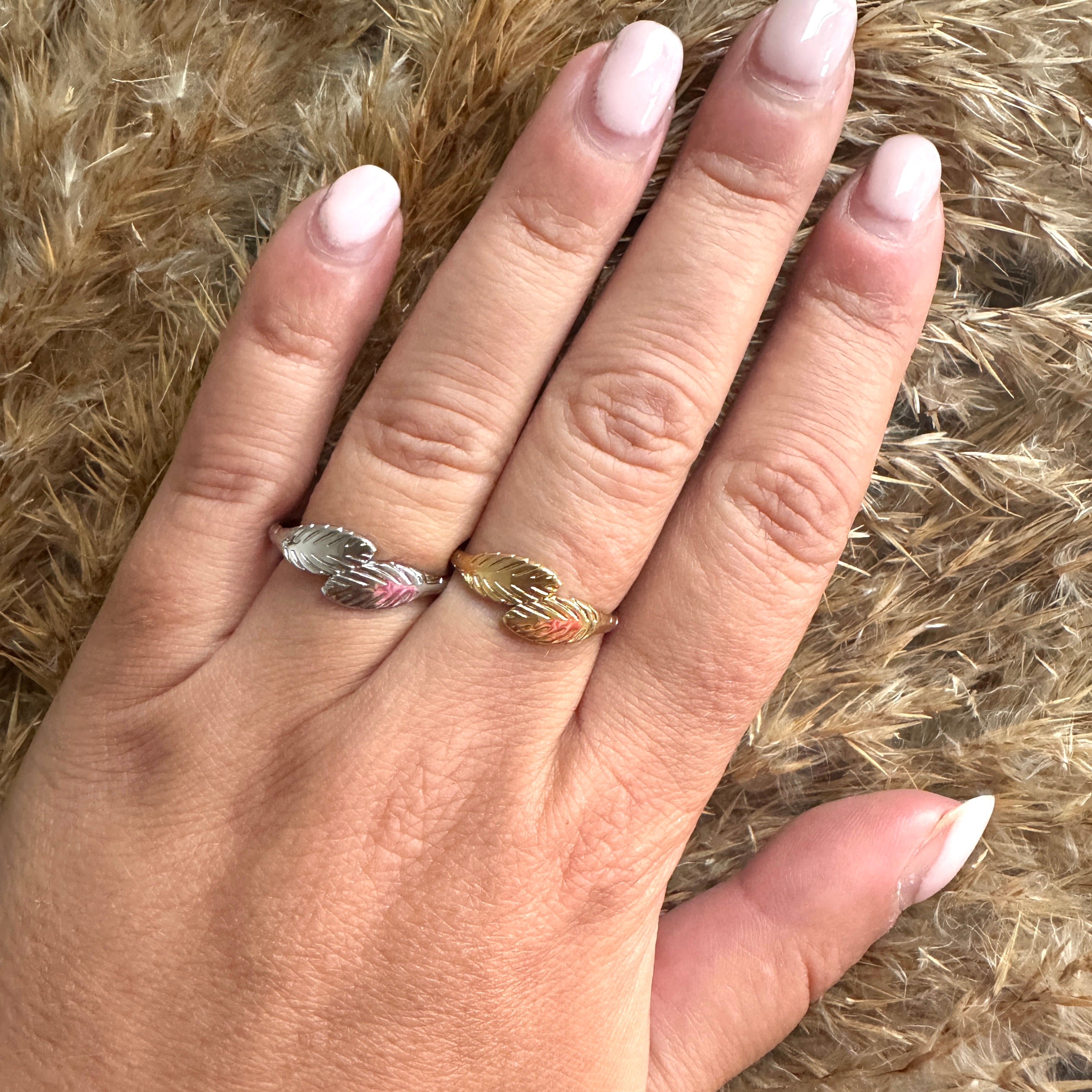 Ring met veren