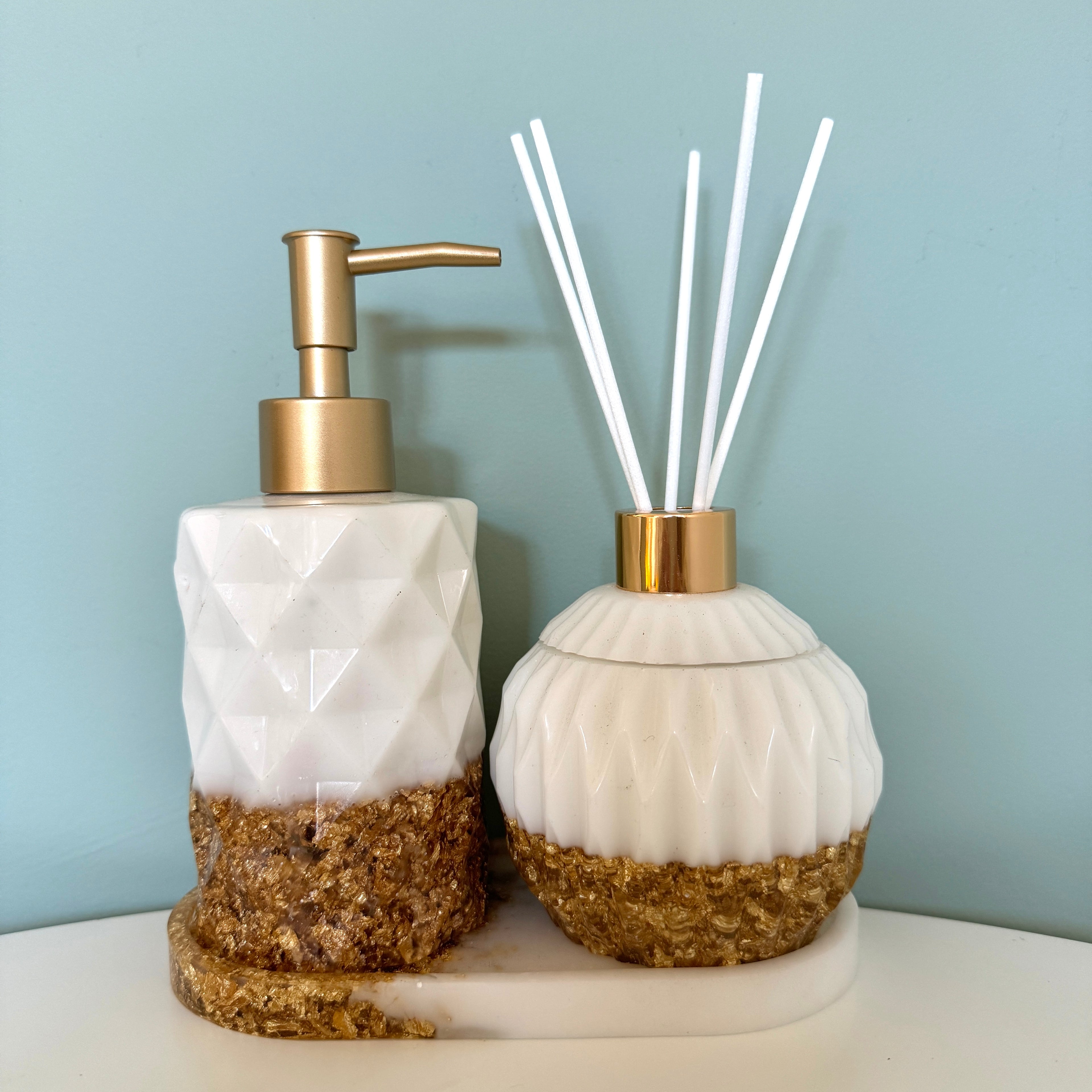 Wit met vlokken geurstokjeshouder