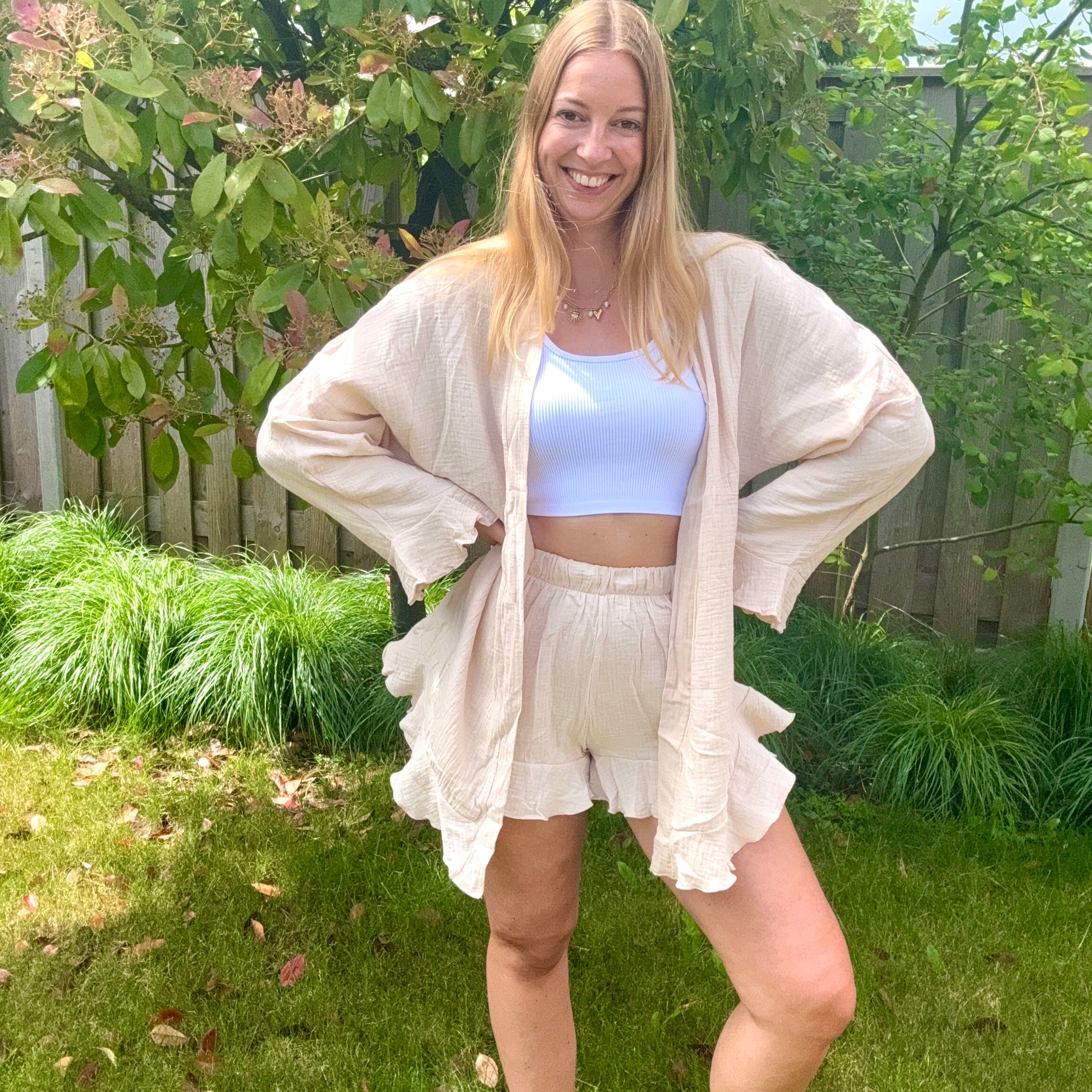 Zweiteiliges passendes Set beige