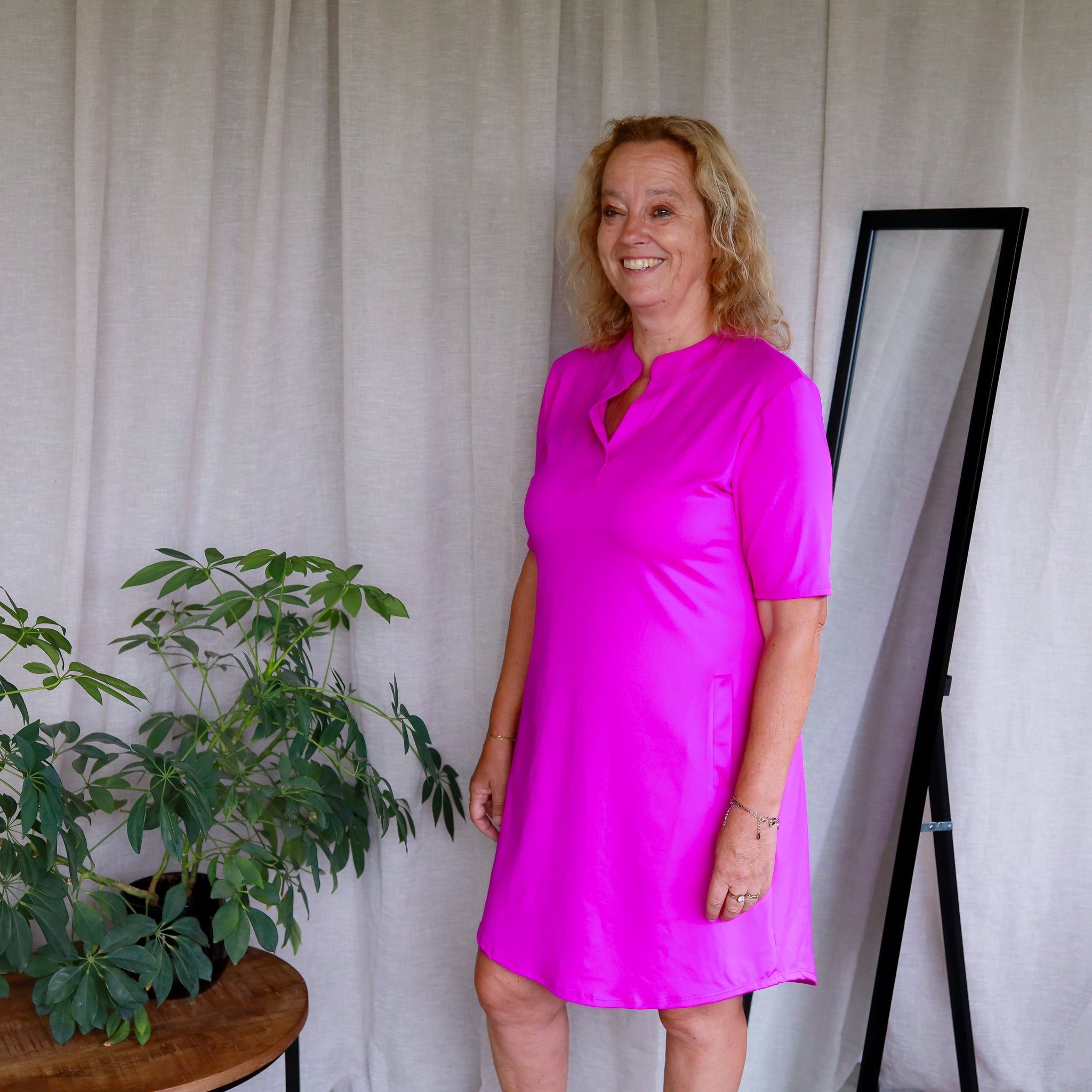 Lilafarbenes Kleid aus Reisestoff