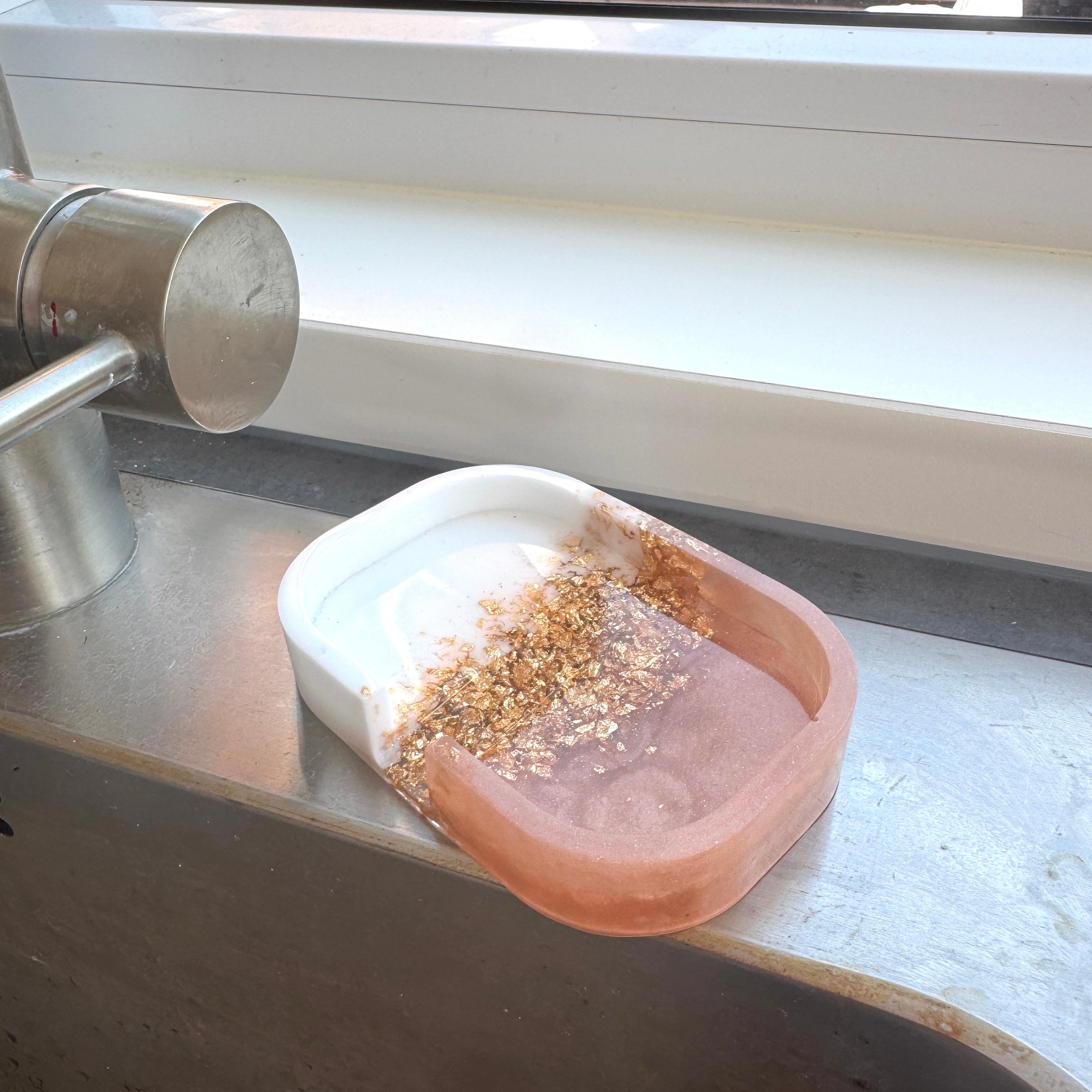 Zeepbakje wit goudvlokken en champagne
