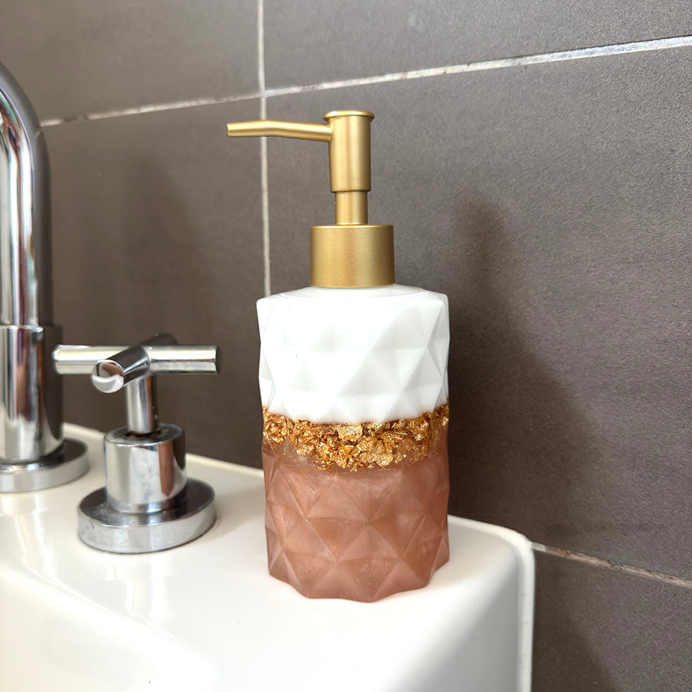 Zeepdispenser wit, goudvlokken en champagne