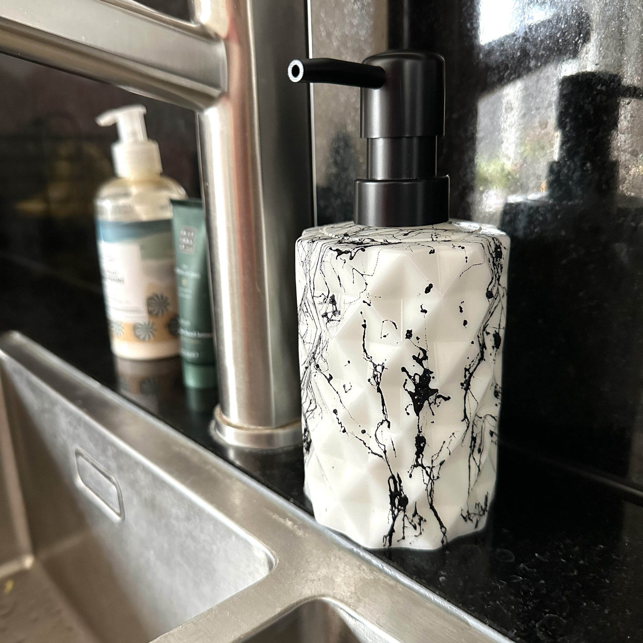 Marmer look zwart zeepdispenser