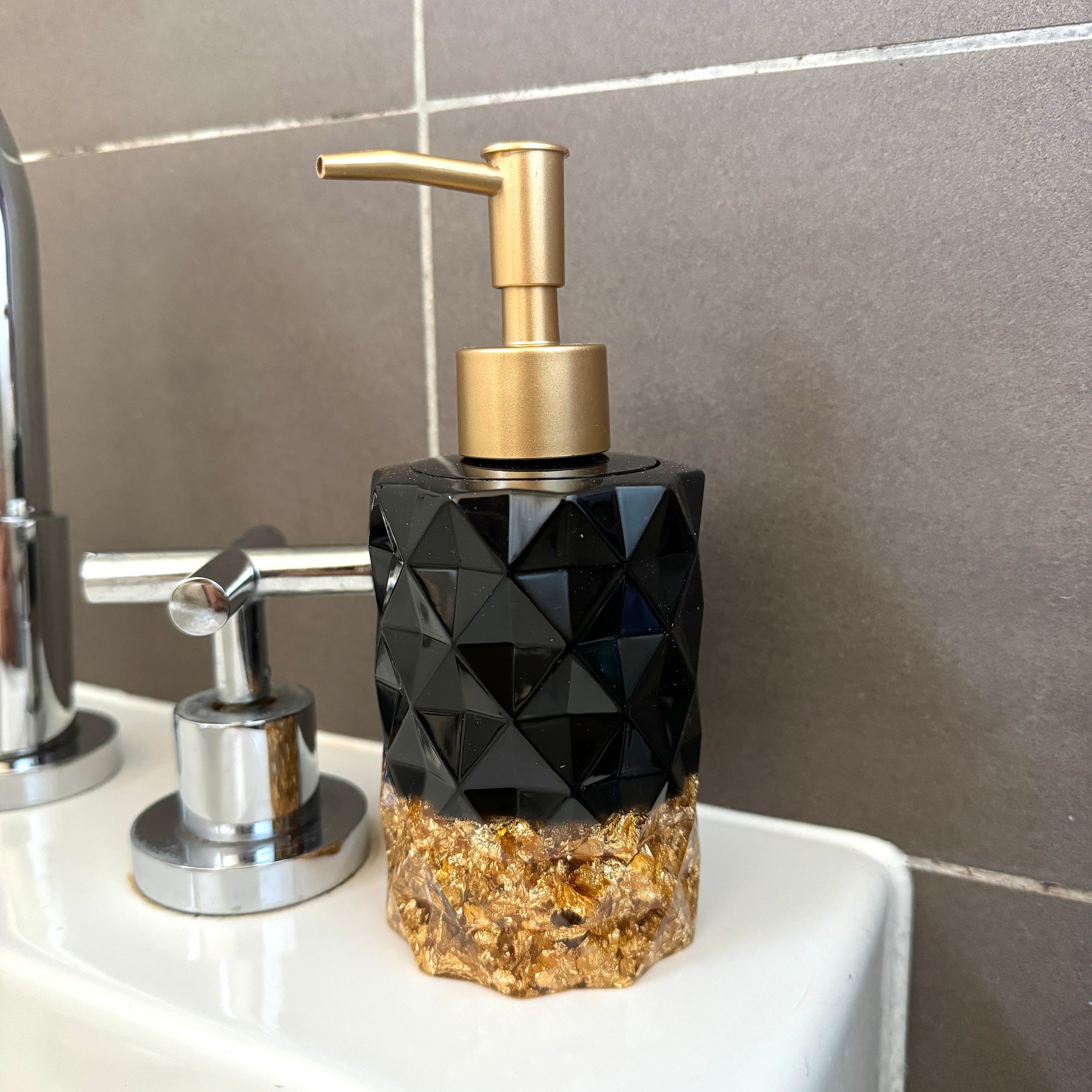 Zwart met vlokken zeepdispenser